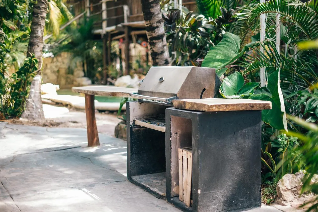 Lobo Inn Tulum 2*,  México