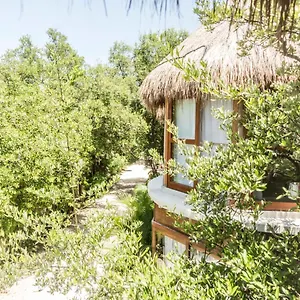 Hotel Mamasan Treehouses &